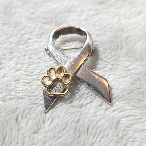 Jewelry - #447 Ribbon puppy paw brooch